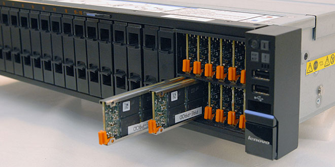 Ein Server-Rack mit E1.S 9,5 mm