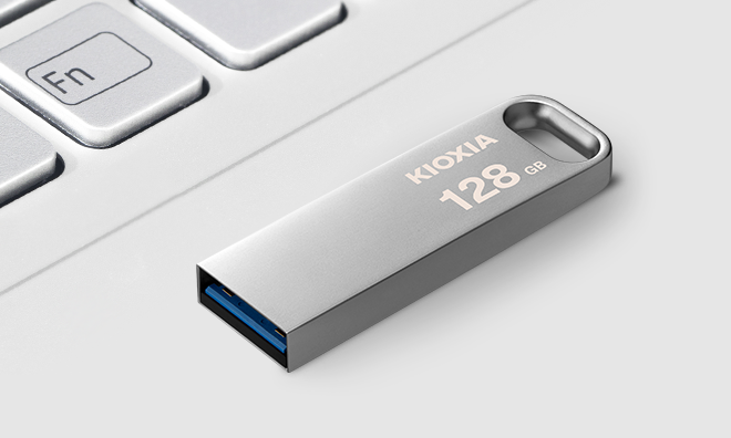 Clé usb toshiba 32gb à personnaliser pour machine à coudre - Un